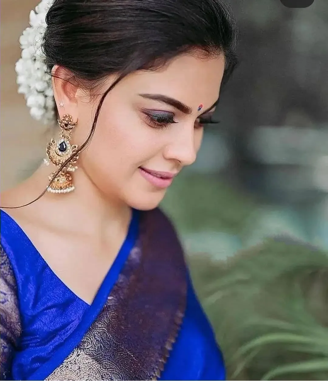 Adoring Royal Blue Soft Silk Saree With Bucolic Blouse Piece