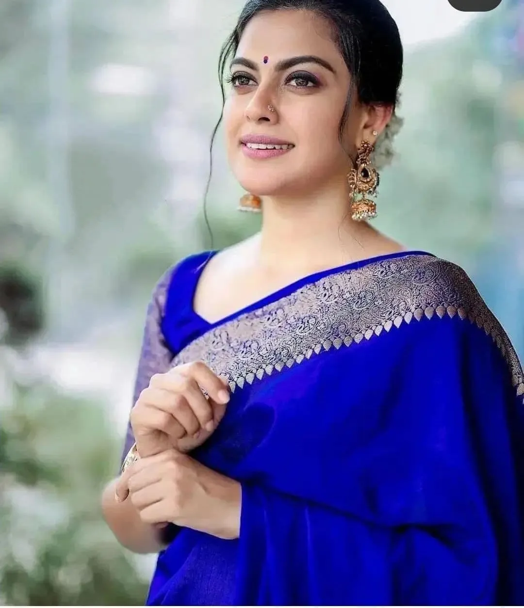 Adoring Royal Blue Soft Silk Saree With Bucolic Blouse Piece