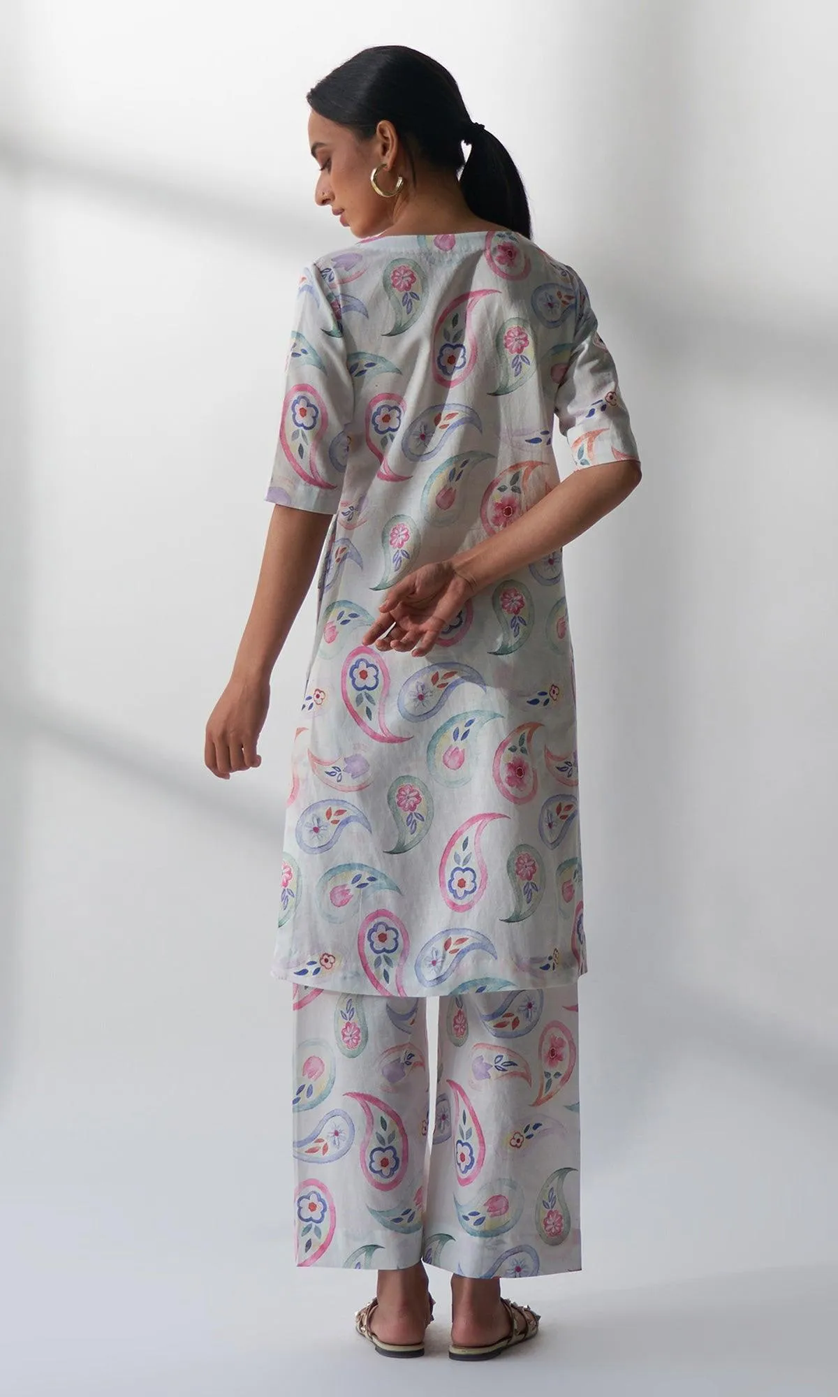 Layla - V Neck Kurta Set - Set Of 2
