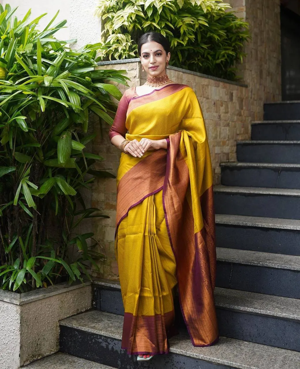 Lissome Golden Soft Kanjivaram Silk Saree With Moiety Blouse Piece