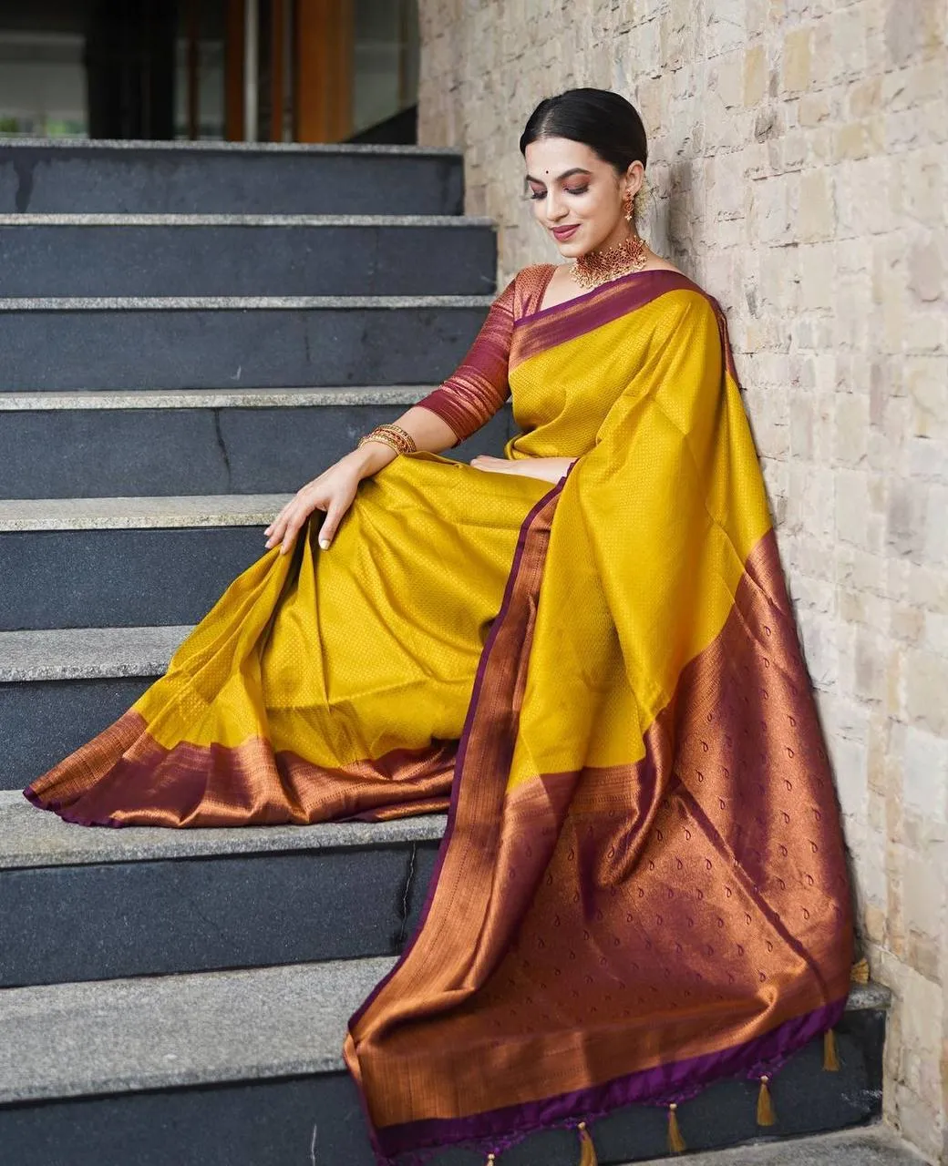 Lissome Golden Soft Kanjivaram Silk Saree With Moiety Blouse Piece