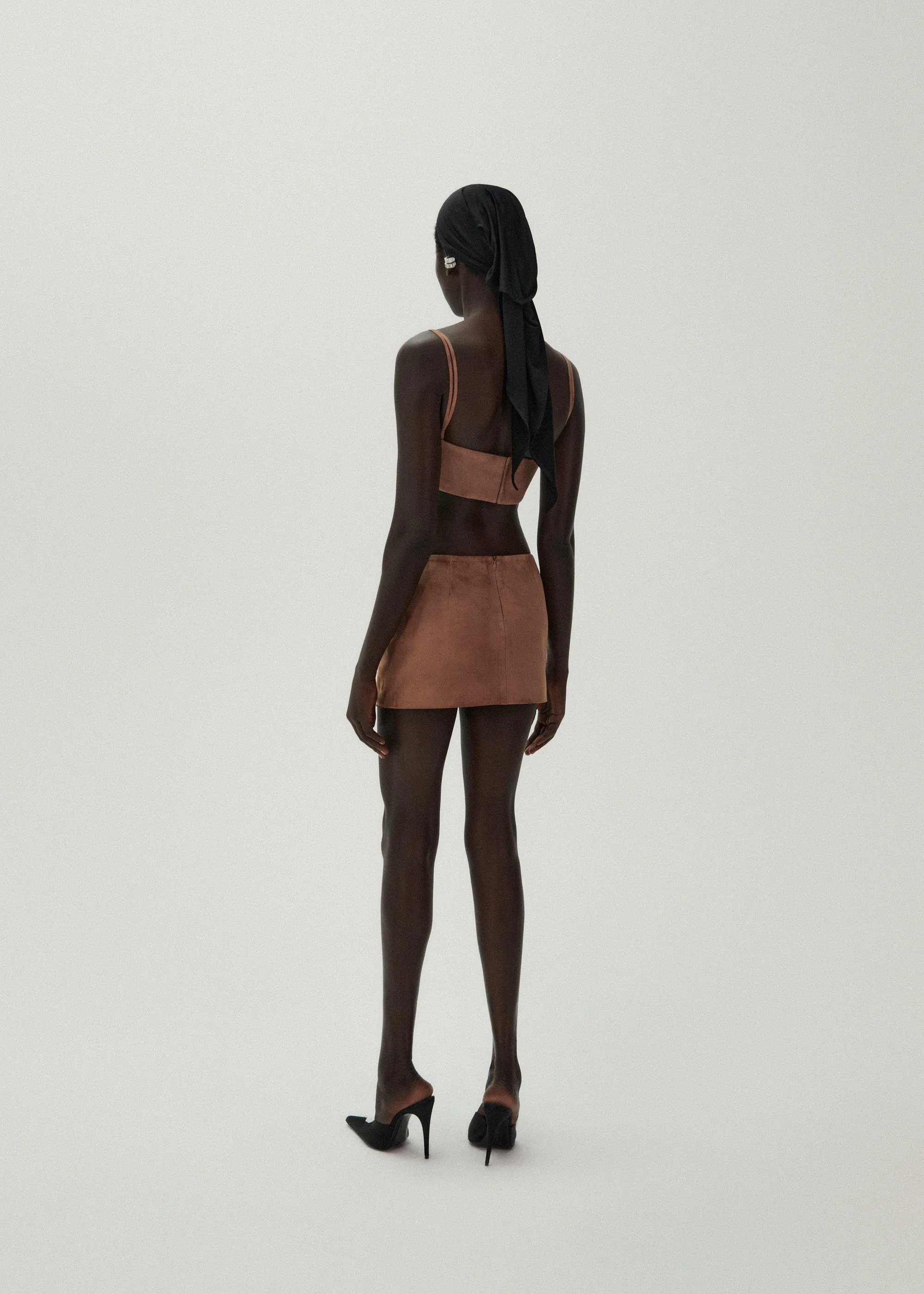 Low waist tailored mini skirt in brown suede
