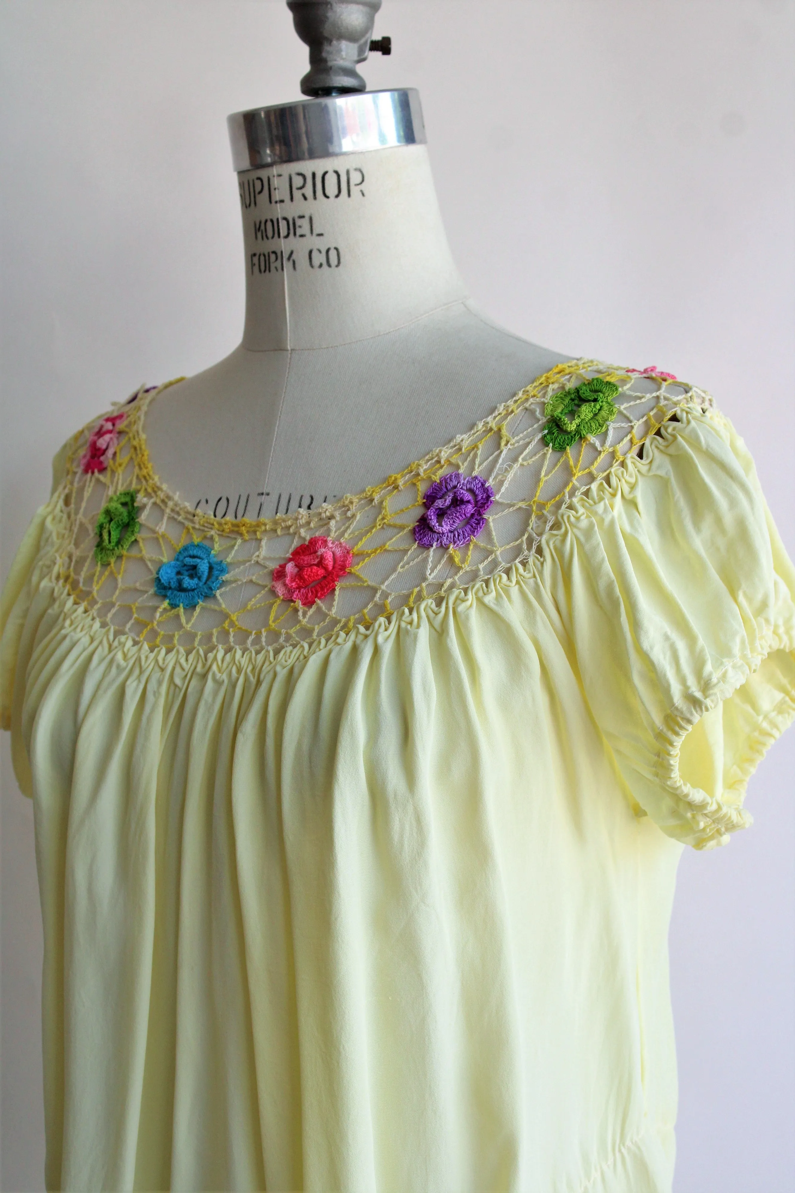 Vintage 1940s 1950s Yellow Peasant Blouse with Floral Trim