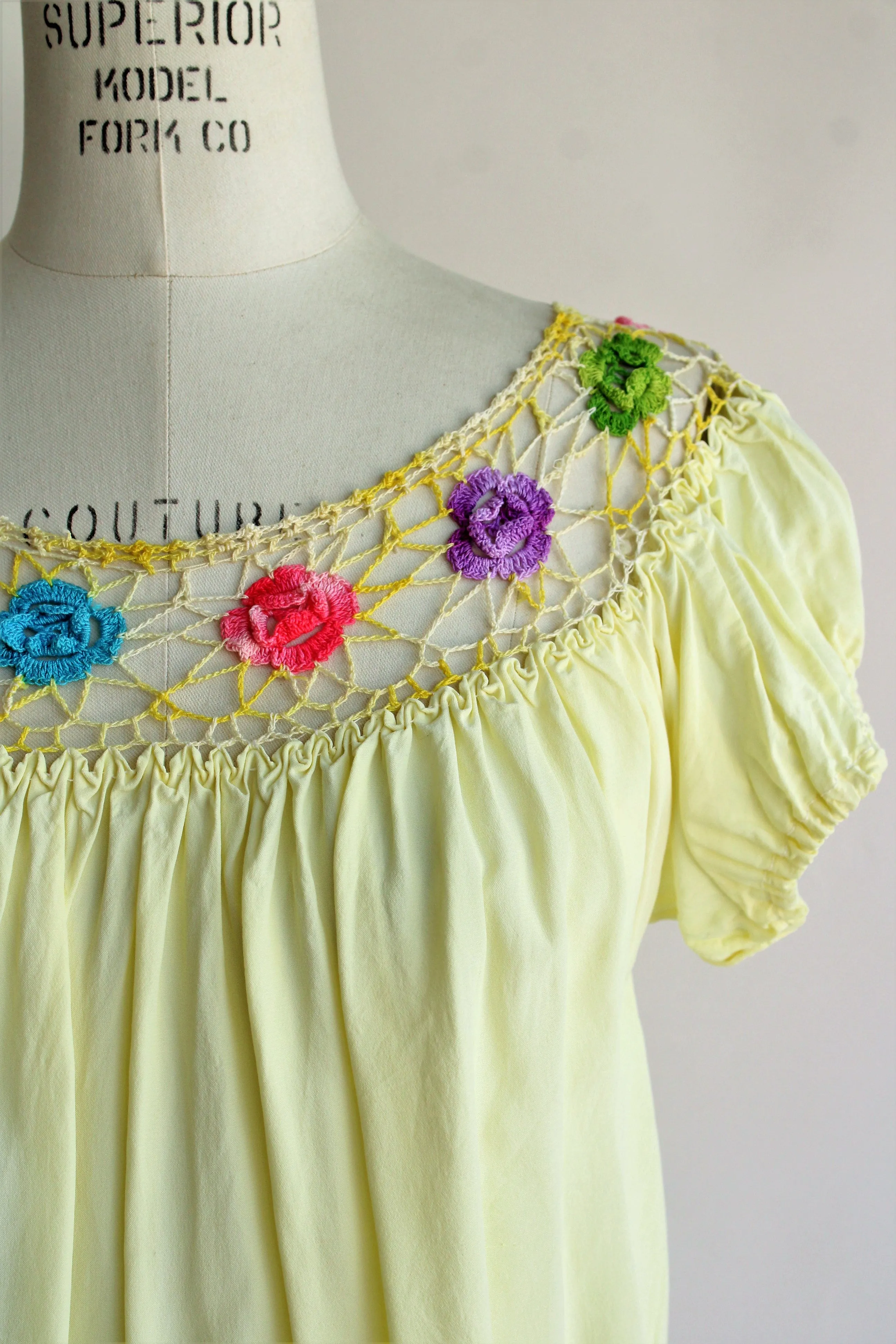 Vintage 1940s 1950s Yellow Peasant Blouse with Floral Trim