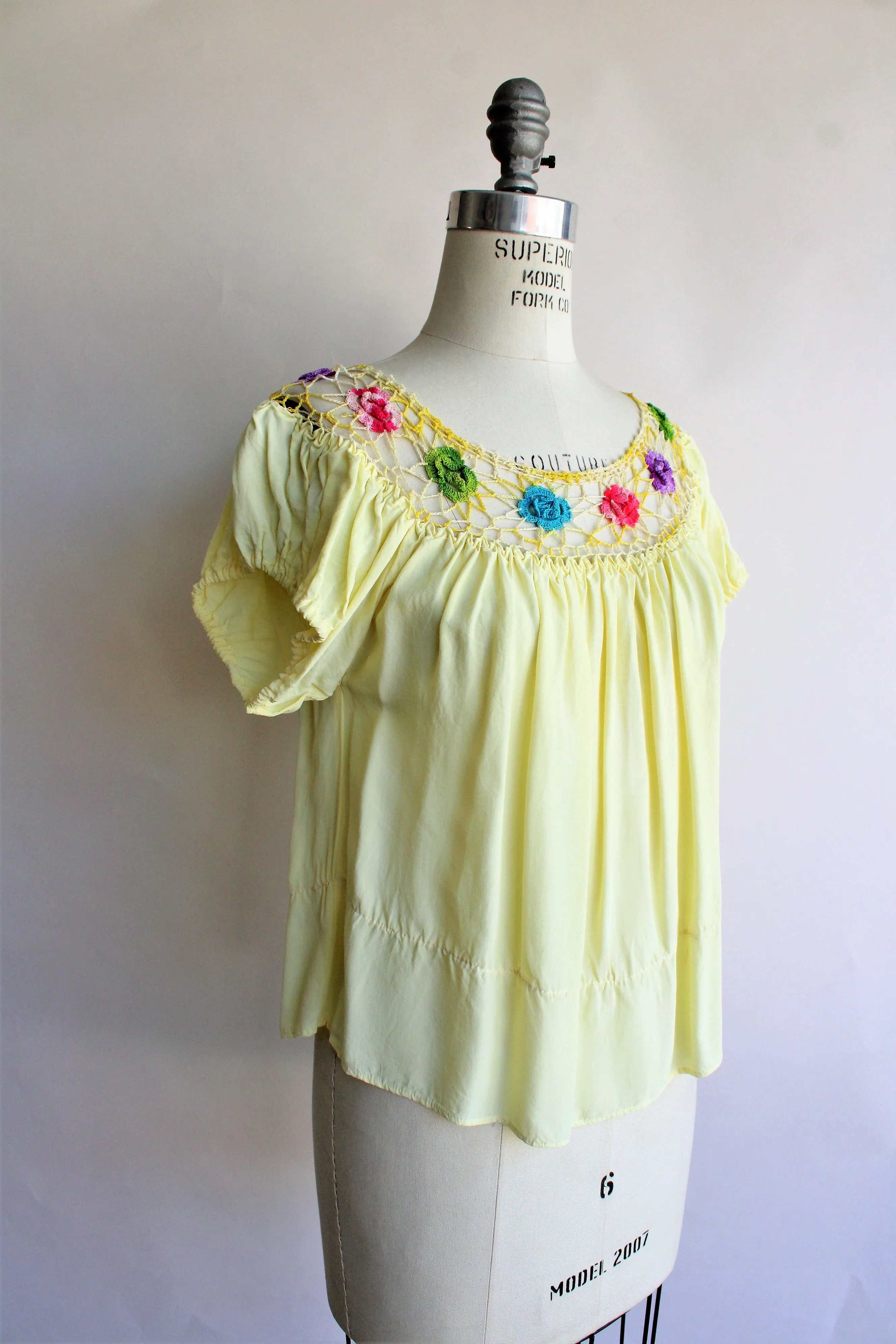 Vintage 1940s 1950s Yellow Peasant Blouse with Floral Trim