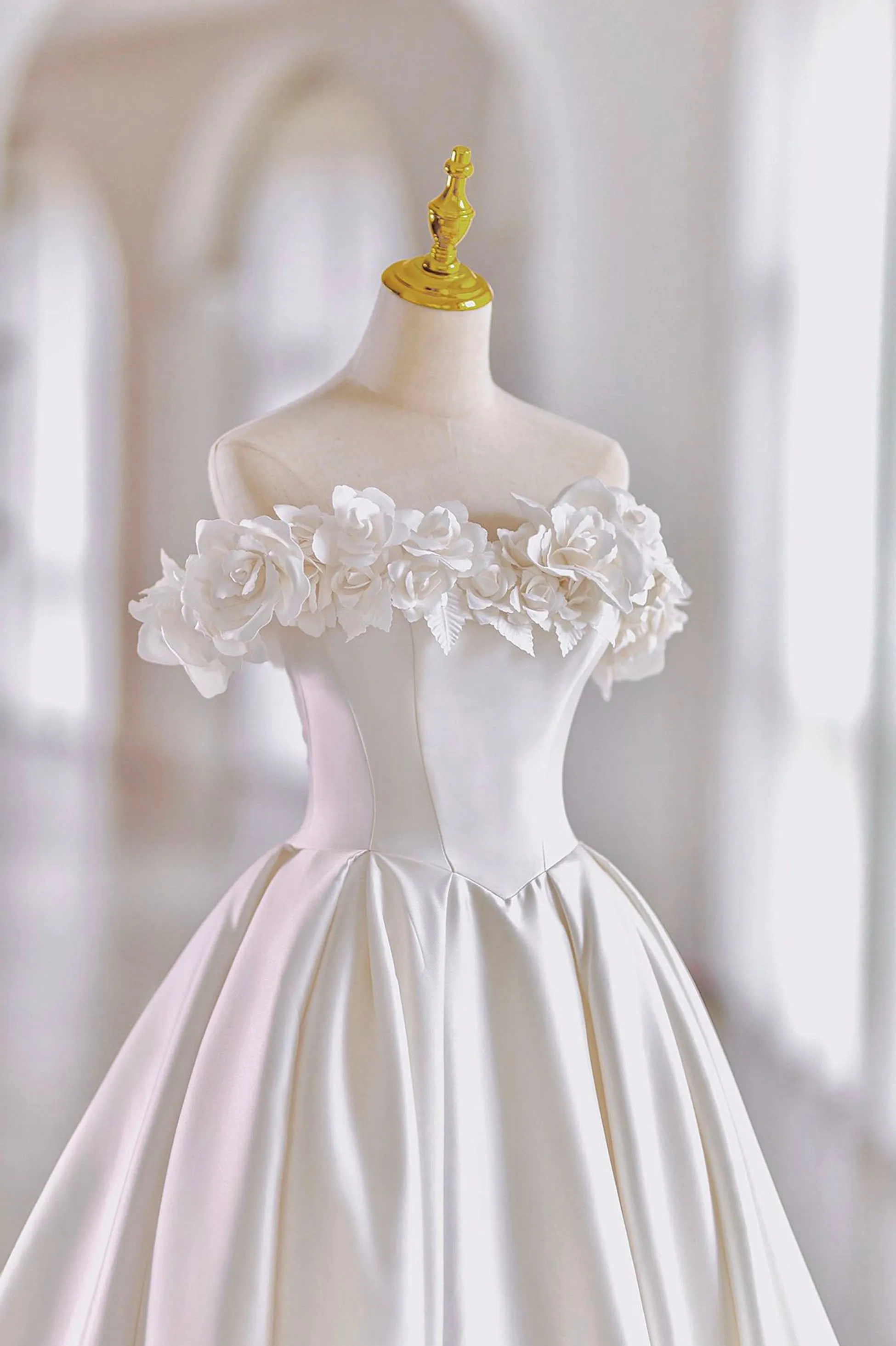 White Satin Long Ball Gown A-Line Flower Wedding Gown with Bow