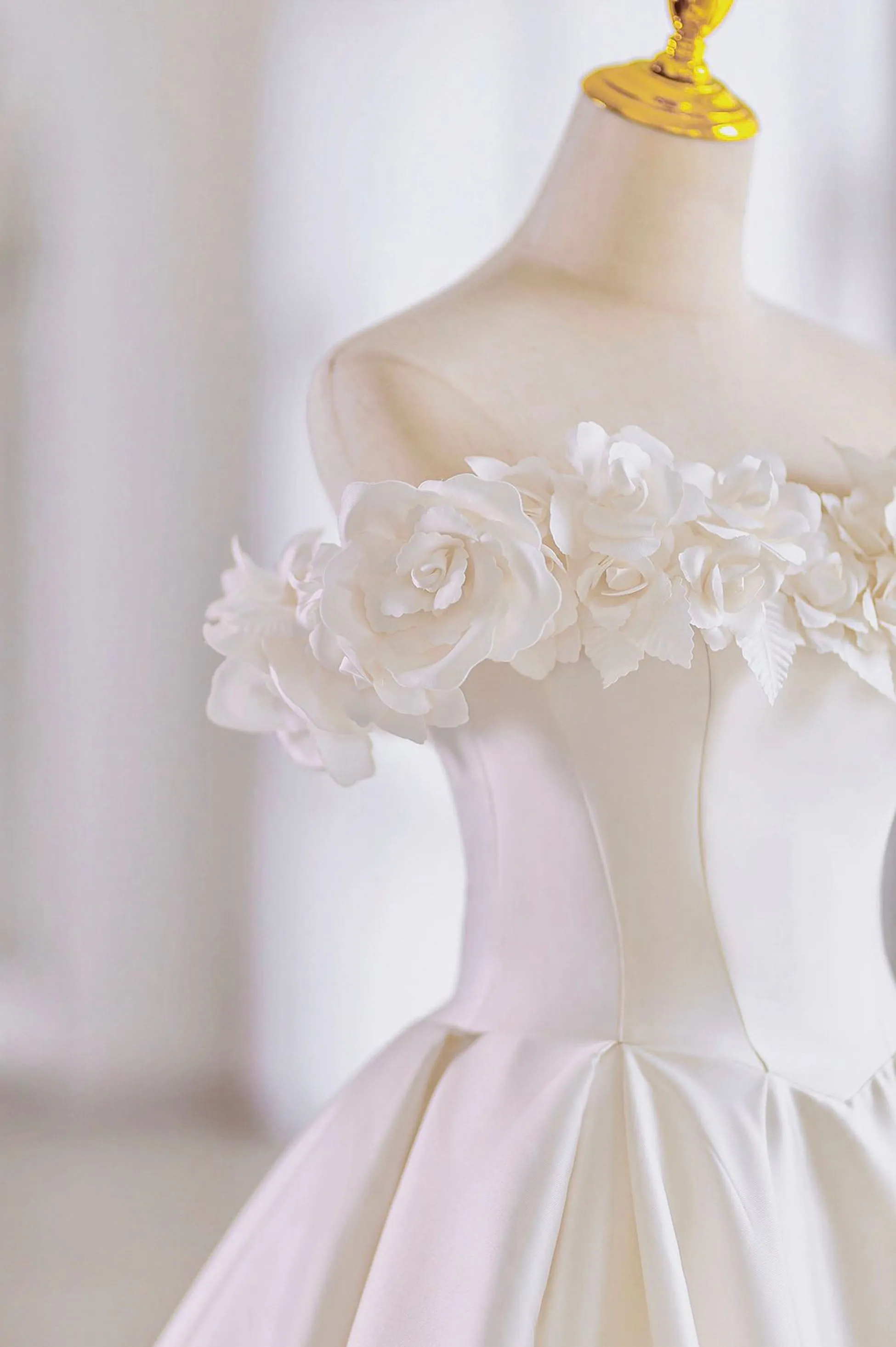 White Satin Long Ball Gown A-Line Flower Wedding Gown with Bow