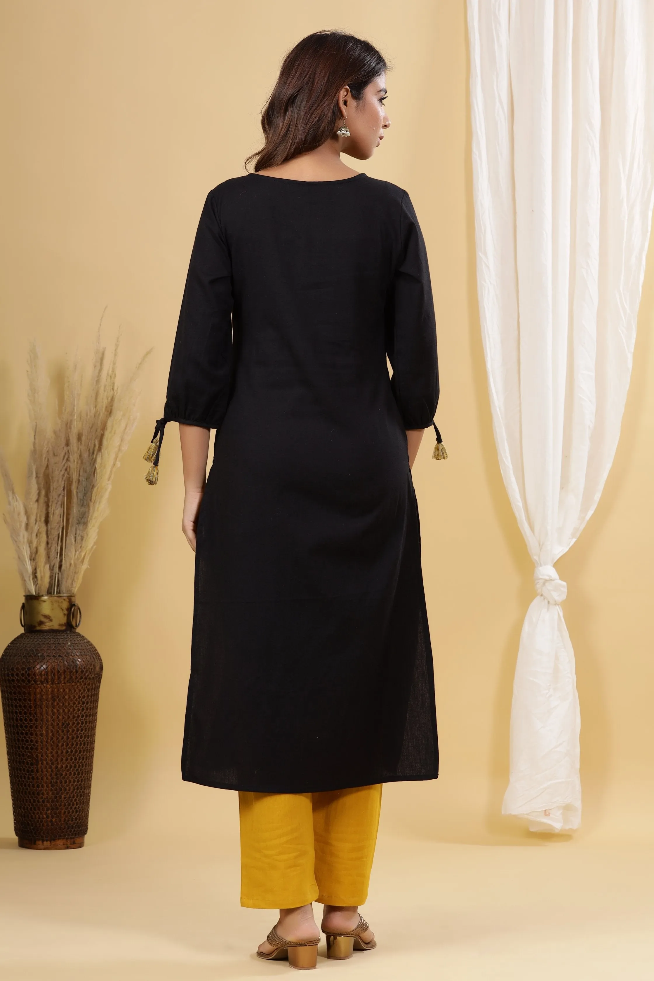 Women Black Solid Embroidered Kurta Set